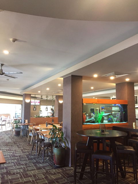 Runaway Bay Tavern - Tourism Cairns 3