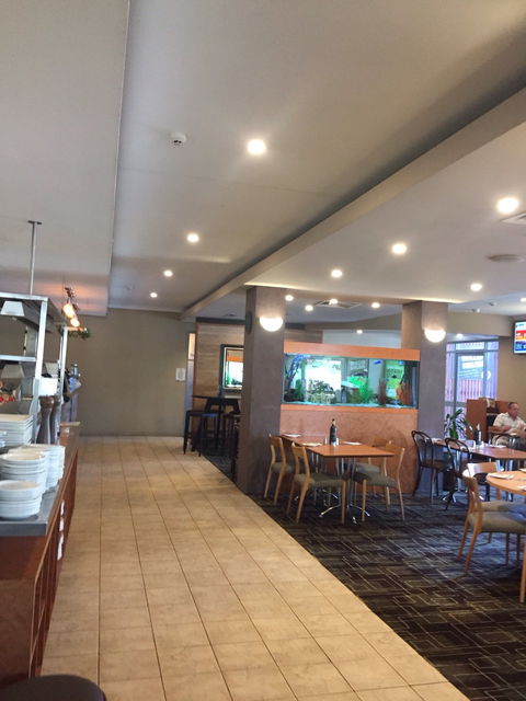 Runaway Bay Tavern - Tourism Cairns 4