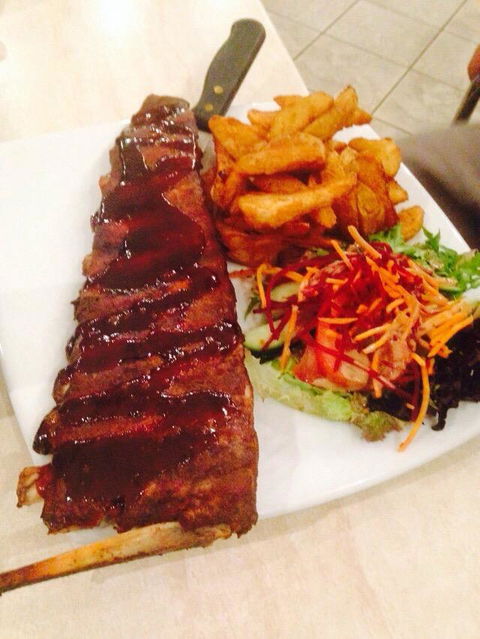 Runaway Bay Tavern - Tourism Cairns 5