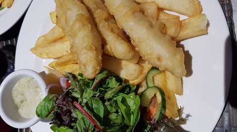 The Boathouse Tavern - Tourism Cairns 0