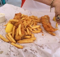 Birds Fish Bar - Bowen Fishermans Seafood Company PTY. LTD. - Tourism Cairns