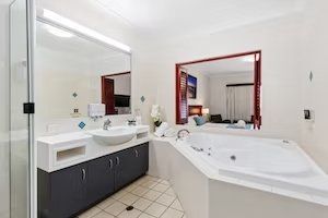 The Coffee House Apartments & Bistro - Tourism Cairns 5