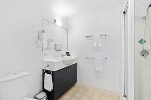 The Coffee House Apartments & Bistro - Tourism Cairns 9