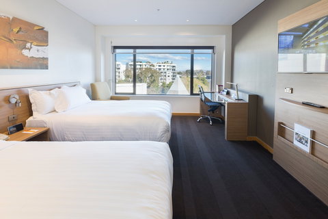 Crowne Plaza Canberra - Tourism Cairns 6