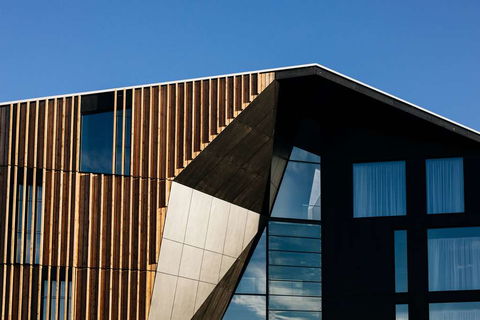 Macq 01 Hotel - Tourism Cairns 1