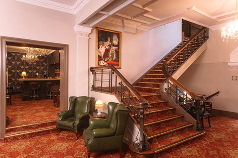 Hadley's Orient Hotel - Tourism Cairns 2