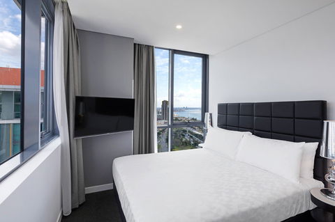Meriton Suites Southport - Tourism Cairns 5