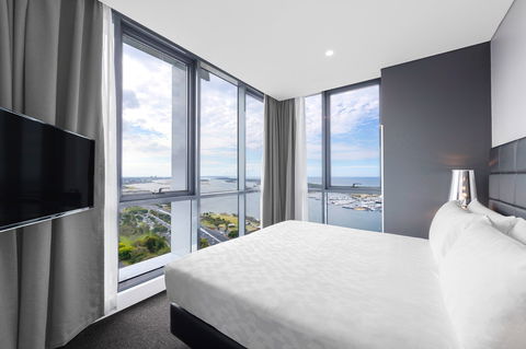 Meriton Suites Southport - Tourism Cairns 9