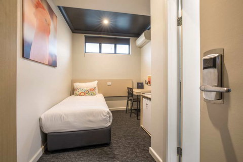 Nightcap at Chester Hill Hotel - Tourism Cairns 6