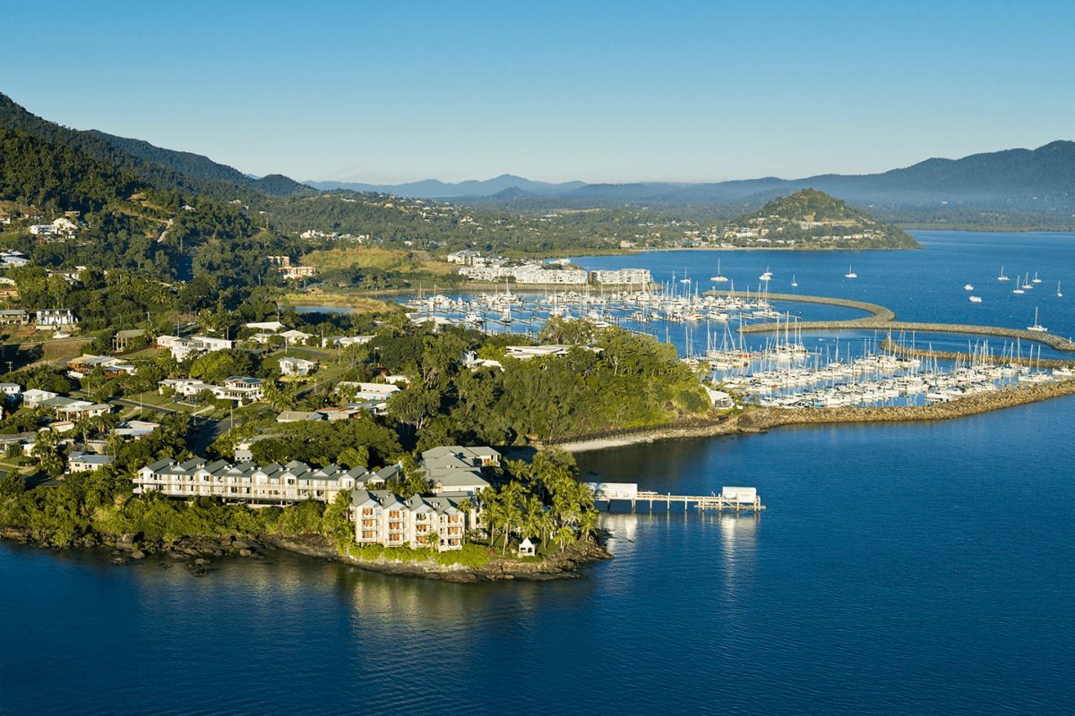 Airlie Beach QLD Tourism Cairns