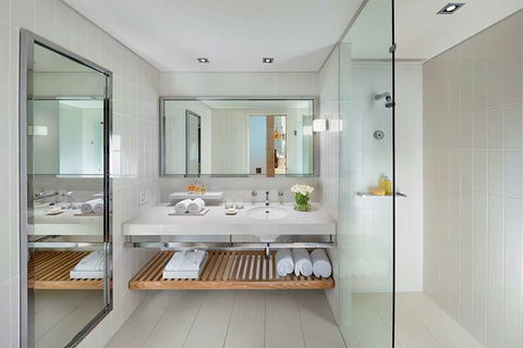 Crown Promenade Hotel - Tourism Cairns 6