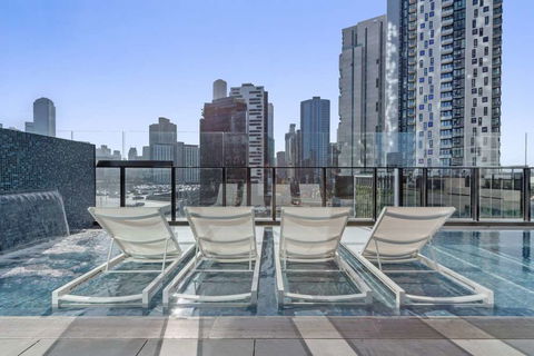 Shadow Play Melbourne by Peppers - Tourism Cairns 7