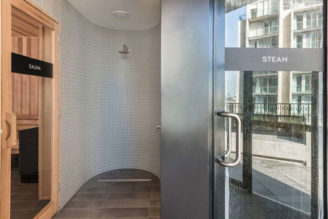 Shadow Play Melbourne by Peppers - Tourism Cairns 15