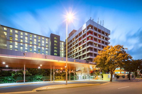 H on Smith Hotel - Tourism Cairns 0
