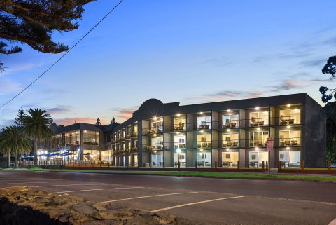 North Pier Hotel Cowes - Tourism Cairns 1