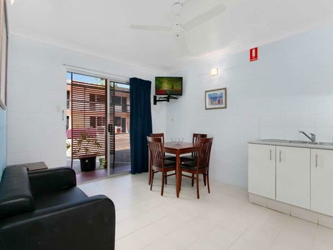 Cairns City Palms - Tourism Cairns 0