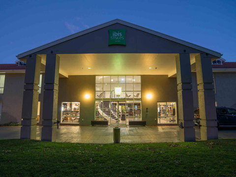 Ibis Styles Canberra - Tourism Cairns 0