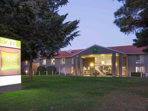 Ibis Styles Canberra - Tourism Cairns 1