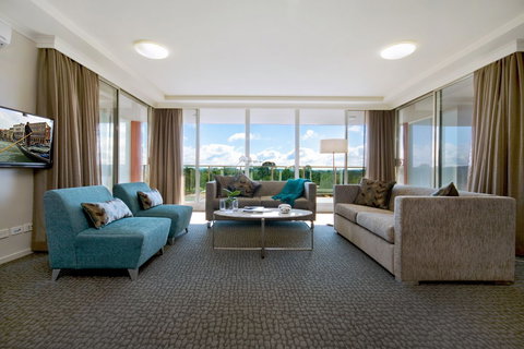Pacific Suites Canberra - Tourism Cairns 1