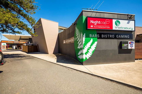 Nightcap at Finsbury Hotel - Tourism Cairns 0