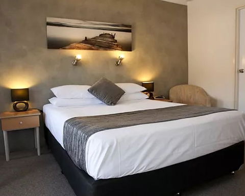Bella Villa Motor Inn - Tourism Cairns 0