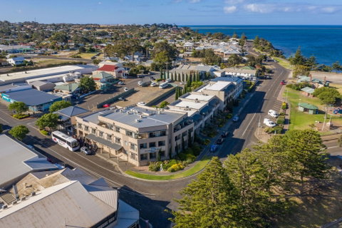 Aurora Ozone Hotel - Tourism Cairns 0