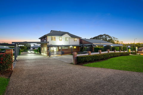 Ambassador On Ruthven Motel - Tourism Cairns 0