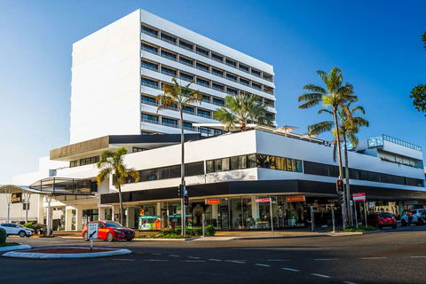 The Benson Hotel - Tourism Cairns 0