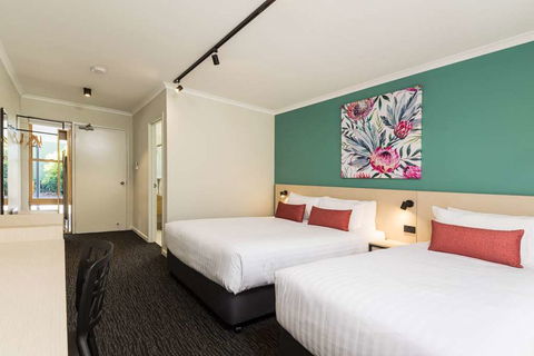 NIghtcap at Balaclava Hotel - Tourism Cairns 2