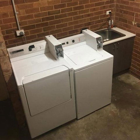 Across Country Motel & Svcd Apts - Tourism Cairns 2