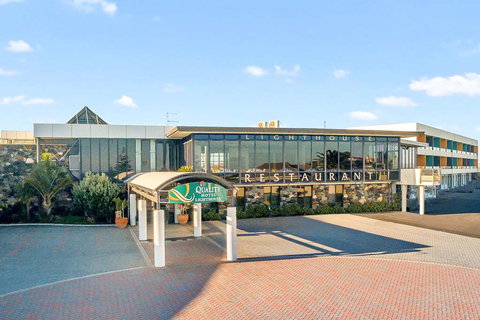 Quality Hotel Lighthouse - Tourism Cairns 0