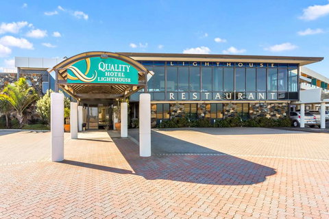 Quality Hotel Lighthouse - Tourism Cairns 1