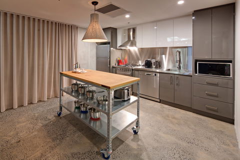 Zara Tower Serviced Apartments - Tourism Cairns 9