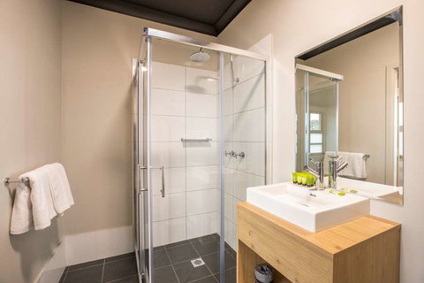 Nightcap at Chester Hill Hotel - Tourism Cairns 0