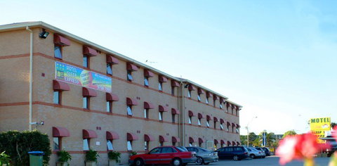 Arena Hotel - Tourism Cairns 0