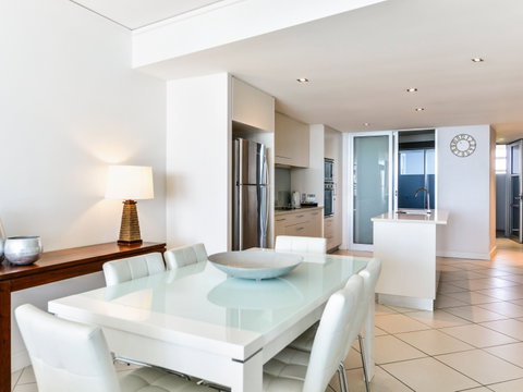 Grand Mercure Apartments Bargara - Tourism Cairns 3