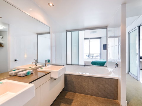 Grand Mercure Apartments Bargara - Tourism Cairns 6