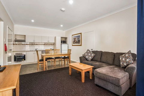 Karratha Central Apartments - Tourism Cairns 11