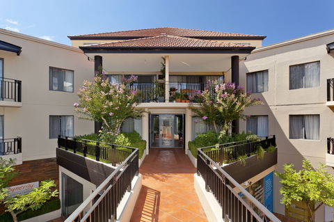 Astra Apartments The Griffin - Tourism Cairns 2