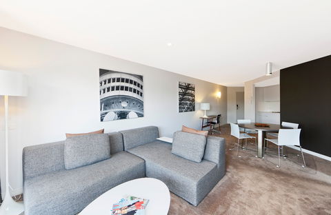 Astra Apartments The Griffin - Tourism Cairns 11