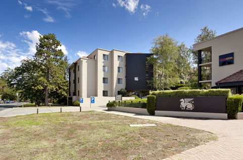 Astra Apartments The Griffin - Tourism Cairns 3