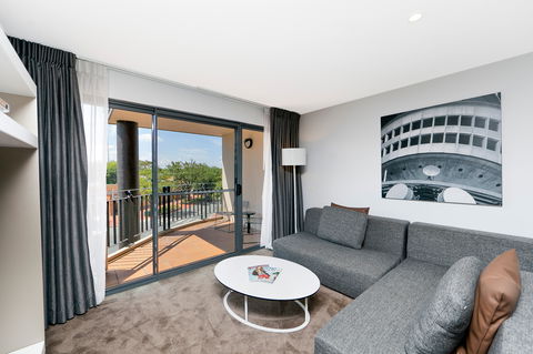 Astra Apartments The Griffin - Tourism Cairns 4