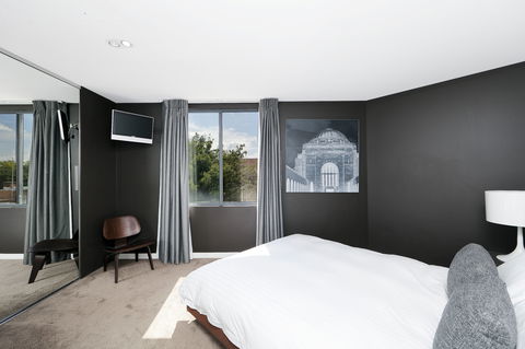 Astra Apartments The Griffin - Tourism Cairns 6