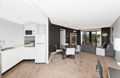 Astra Apartments The Griffin - Tourism Cairns 7