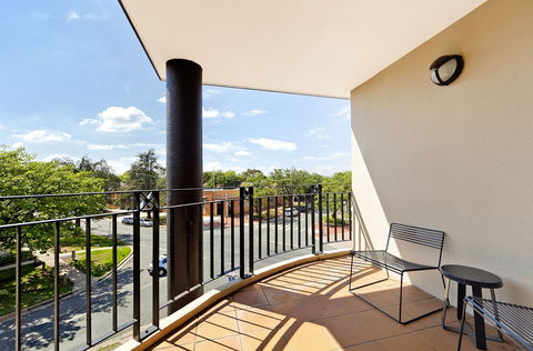 Astra Apartments The Griffin - Tourism Cairns 9