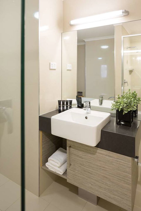 H on Smith Hotel - Tourism Cairns 7