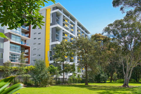 Astra Apartments MacQuarie Park - Tourism Cairns 0