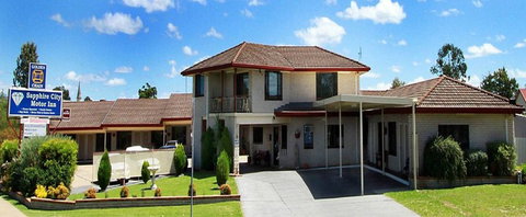 Sapphire City Motor Inn - Tourism Cairns 0