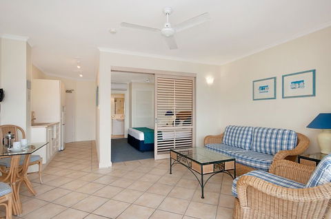 Macrossan House Boutique Holidays Apts - Tourism Cairns 2