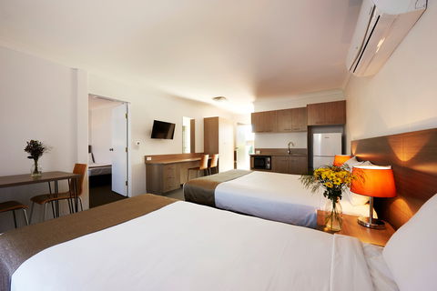 Adelong Motel - Tourism Cairns 2